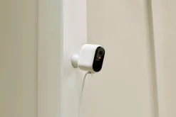 Arlo Essential ladekabel til utendørskameraer, 7,6 m