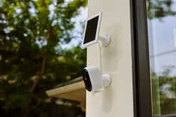 Arlo Essential solcellepanel til overvåkningskamera, hvitt