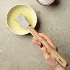 Bakepensel i tre og silikon, 30,5 cm