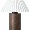 Bordlampe i tre med plissert lampeskjerm Northlight