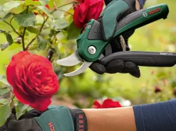 Bosch EasyPrune batteridrevet beskjæringssaks med bypass 3,6 V