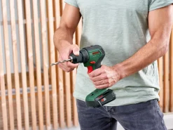 Bosch UniversalDrill 18V-60, drill med 2 batterier