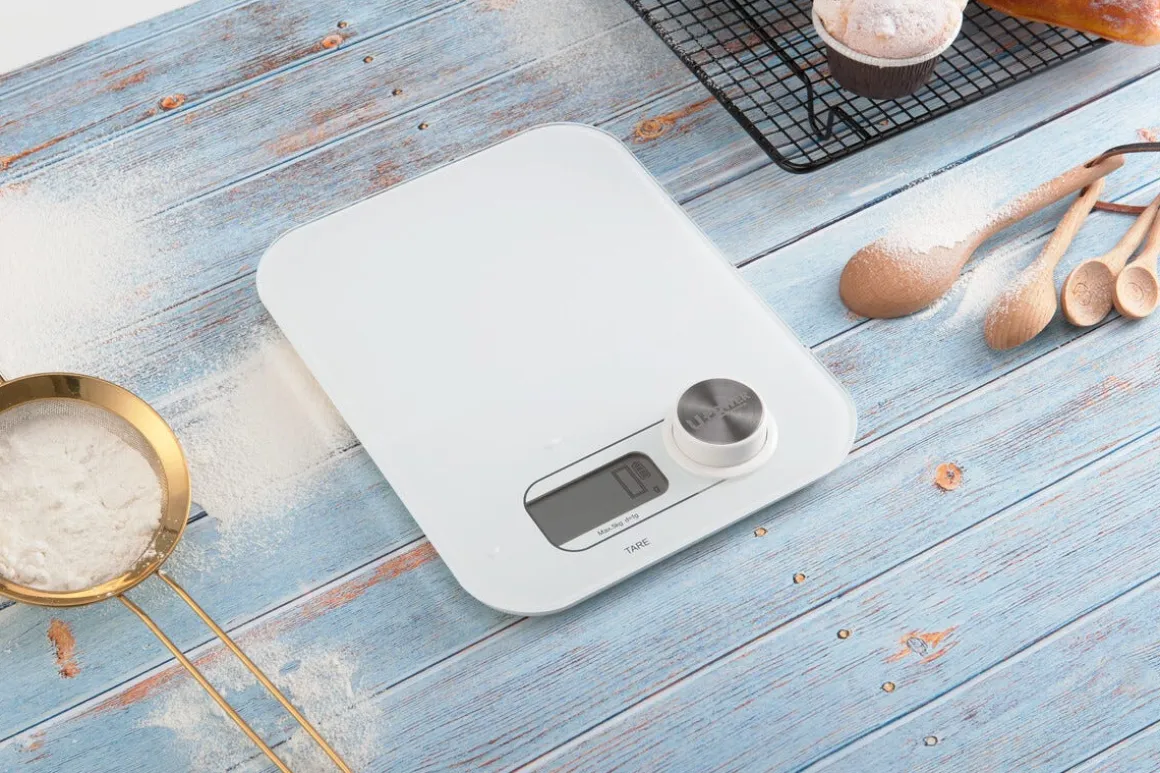 Digital kjøkkenvekt uten batteri, med dynamo, 5 kg