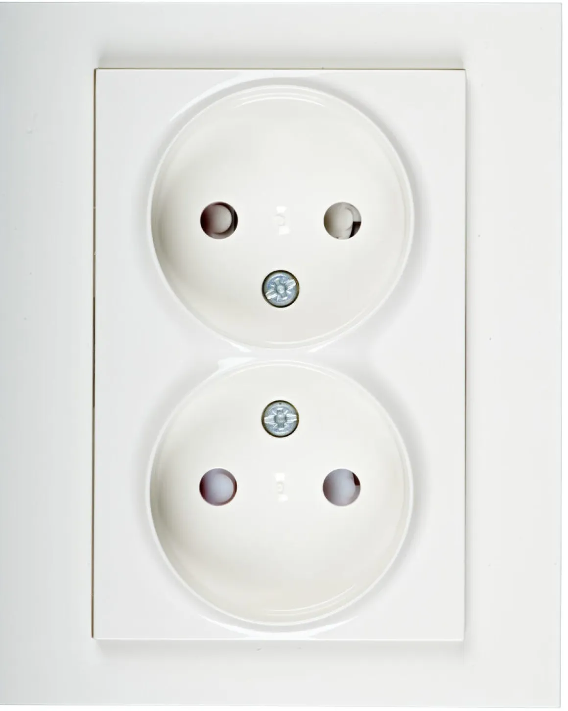 ELKO Plus 2-veis innfelt strømuttak for standard boks