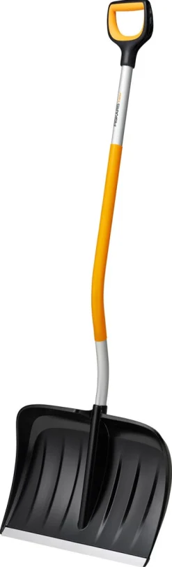 Fiskars X-Series snøskuffe, vinklet aluminiumsskaft