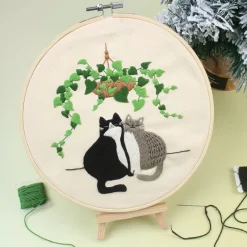 Hobbysett med broderi av katter, for nybegynnere, fra 12 år