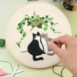 Hobbysett med broderi av katter, for nybegynnere, fra 12 år