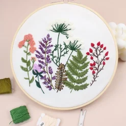 Hobbysett med broderi av skogsblomster, for nybegynnere, fra 12 år