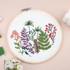 Hobbysett med broderi av skogsblomster, for nybegynnere, fra 12 år