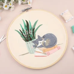 Hobbysett med broderi av sovende katt, for nybegynnere, fra 12 år