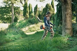 Husqvarna 122R bensindrevet ryddesag med trimmerhode og sele
