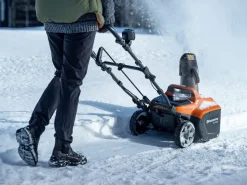 Husqvarna ST 143i batteridrevet snøfreser med LED, 36V
