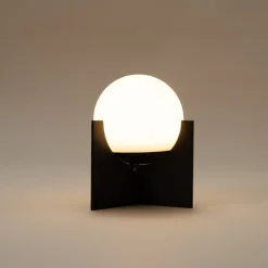 Jack oppladbar bordlampe i metall, svart/hvit, Northlight