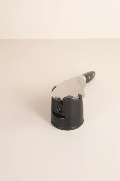 Knivsliper for rette kniver, kniver med tenner og sakser