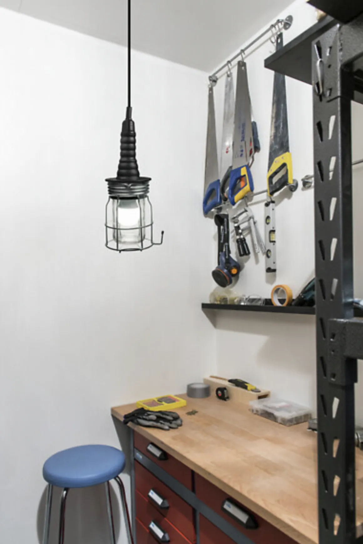Lampe med ledning IP54, tåler vannsprut, Airam