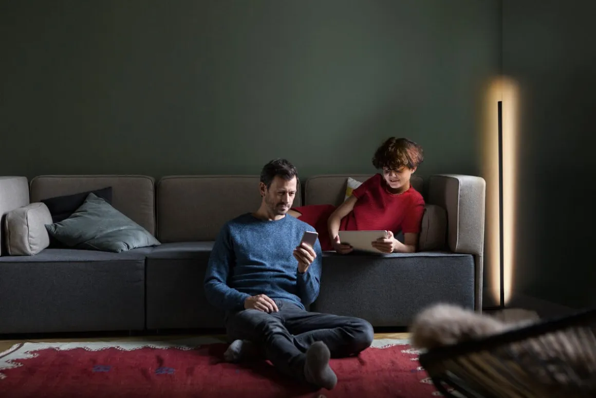 Ledvance Smart + WiFi gulvlampe RGB+W 140 cm