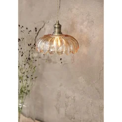 Markslöjd Kurage taklampe glass og antikk messing-look