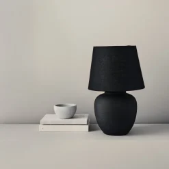 Northlight Selma bordlampe i svart keramikk