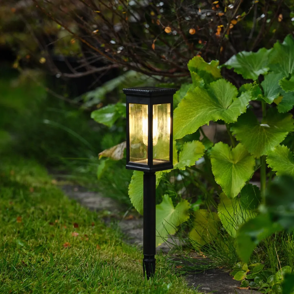 Northlight solcellelykt på spyd svart 53 cm
