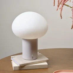Northlight Svante oppladbar bordlampe med USB-C