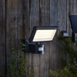Northlight lyskaster med solcelle og bevegelsessensor