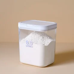 Oppbevaringsboks i plast med automatisk åpning