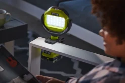 Ryobi arbeidsbelysning One+ 18 V RLCL18-0, batteridrevet