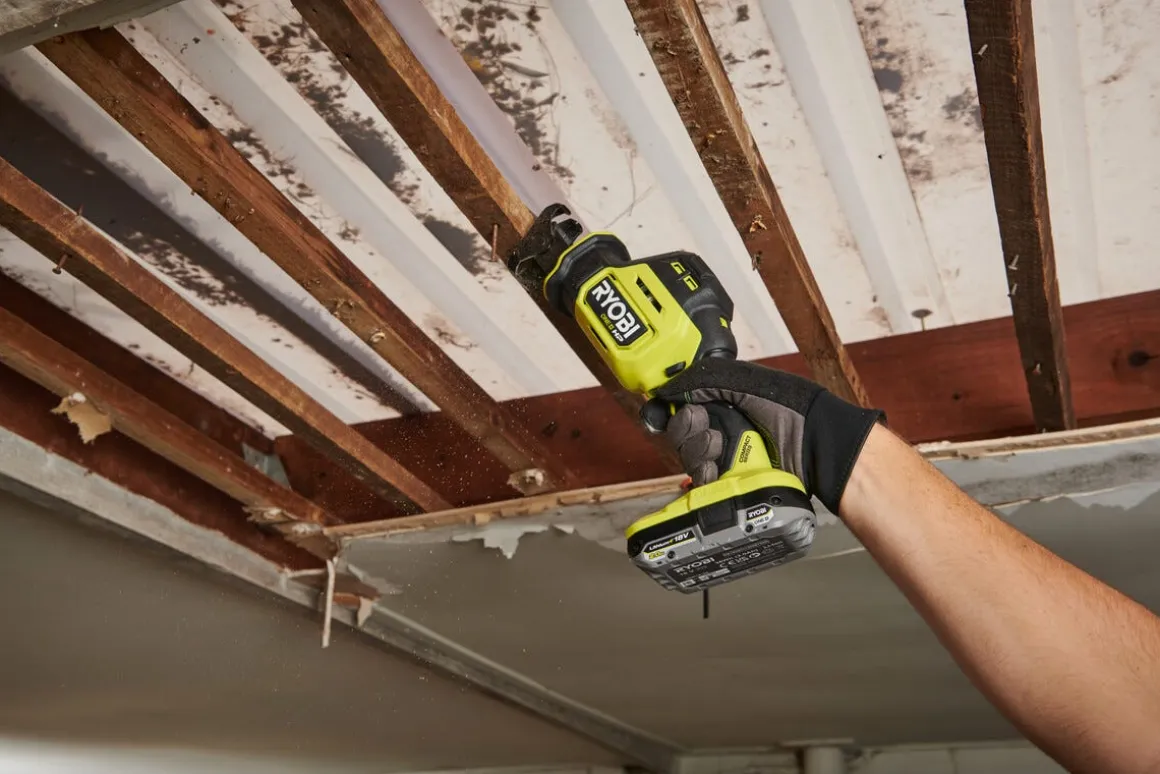 Ryobi Brushless Compact bajonettsag LED 18 V