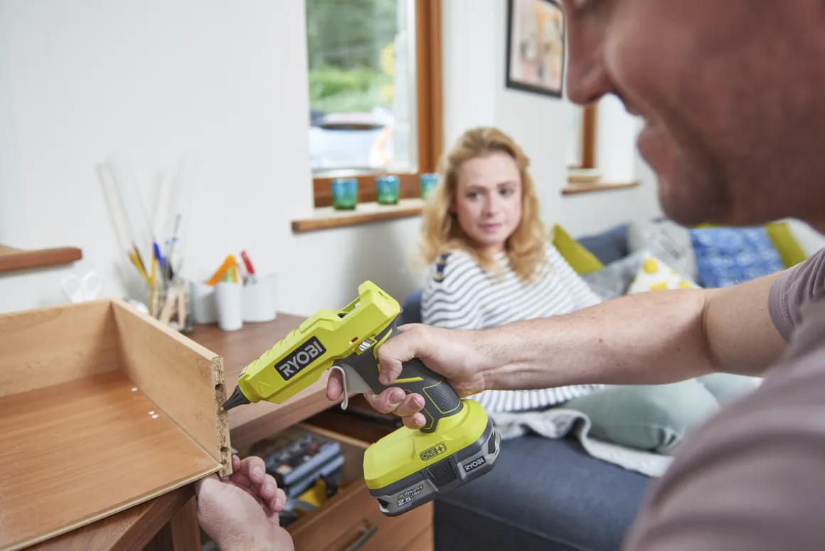 Ryobi R18GLU-0 limpistol