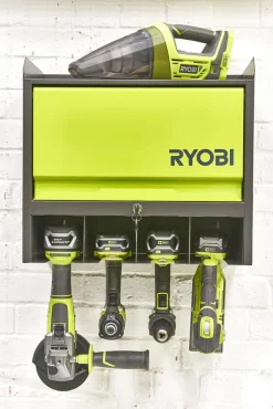 Ryobi verktøyskap RHWS-01, veggmontert med dør.
