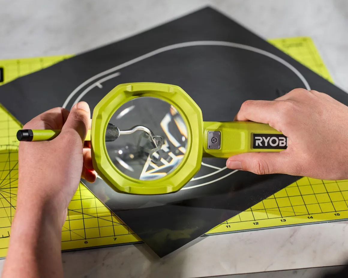 Ryobi RML4-0 forstørrelsesglass med lys 4 V USB Lithium