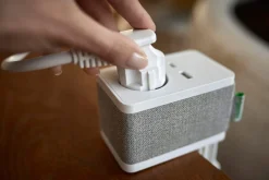 Schneider Unica bordenhet med jordet stikkontakt og 2 USB-porter