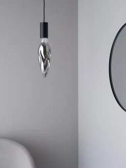 Sotet dimbar E27 LED-pære, ekstra varmhvitt lys