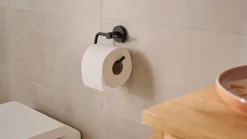 Tesa Moon Black dorullholder selvklebende, svart