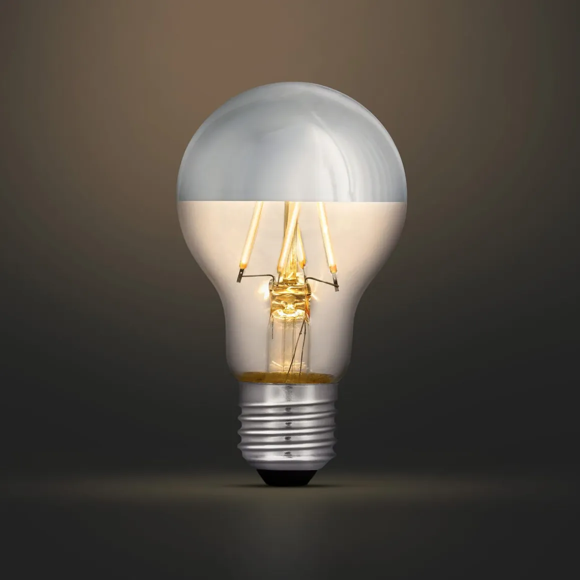 Varmhvit LED-pære E27 på 4,9 W, dimbar